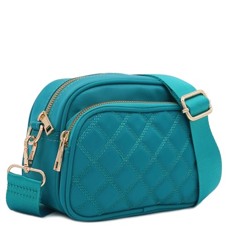 Quilted Nylon Crossbody Bag with Wide Strap FashionPuzzle 绗缝尼龙斜挎包配宽肩带 detail