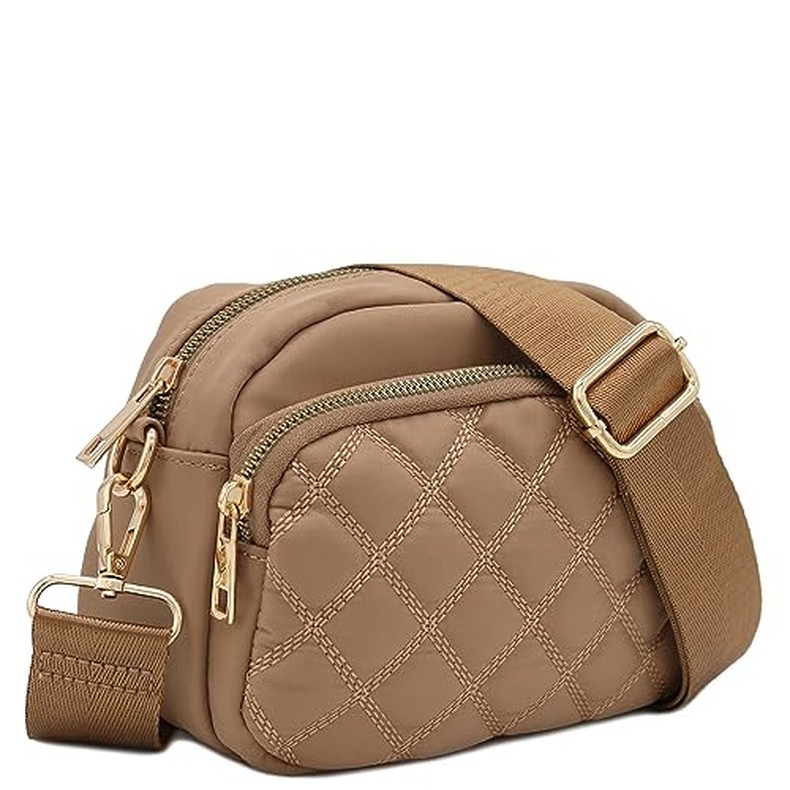 Quilted Nylon Crossbody Bag with Wide Strap FashionPuzzle 绗缝尼龙斜挎包配宽肩带 detail