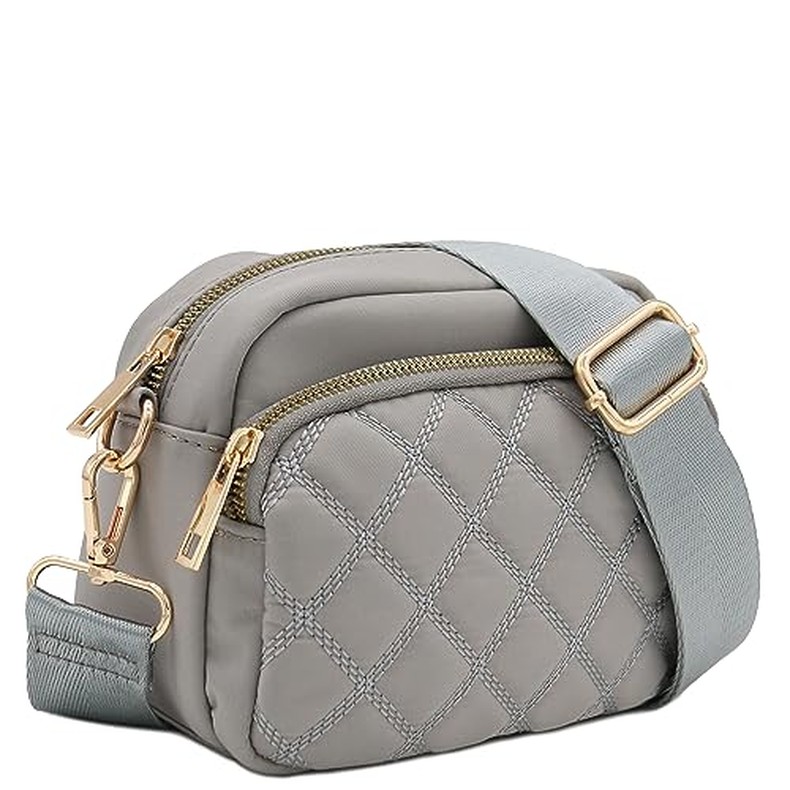 Quilted Nylon Crossbody Bag with Wide Strap FashionPuzzle 绗缝尼龙斜挎包配宽肩带 detail